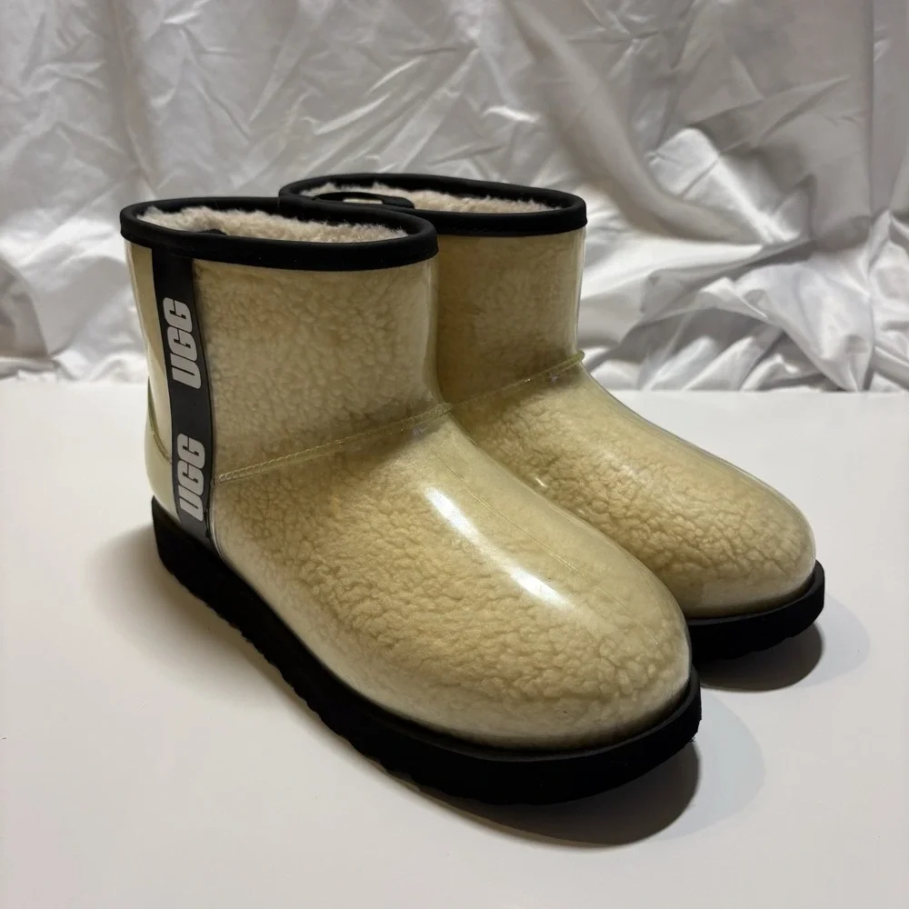 UGG Classic Clear Mini Kid‎ Size 6 Natural/Black Warm Waterproof 1112386K Modern